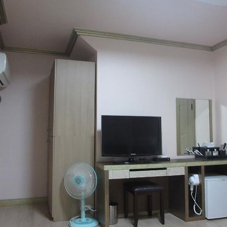 Moiri Guesthouse Йосу Экстерьер фото
