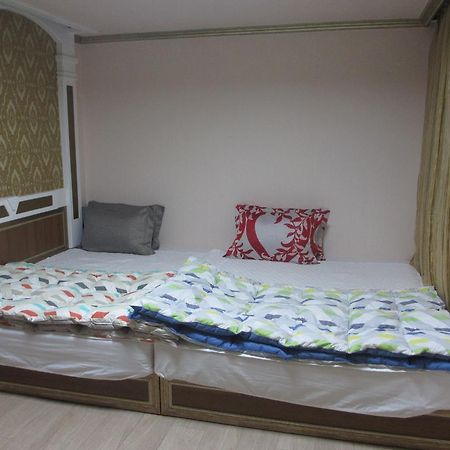 Moiri Guesthouse Йосу Экстерьер фото