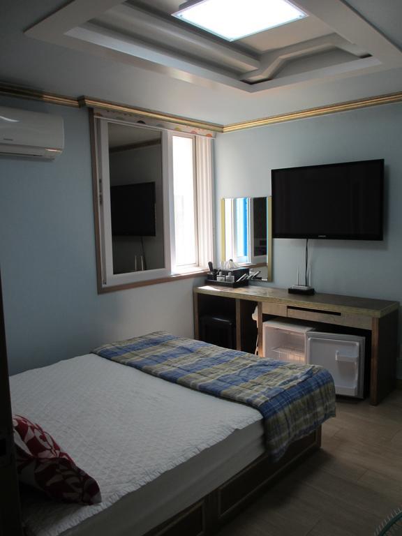 Moiri Guesthouse Йосу Экстерьер фото