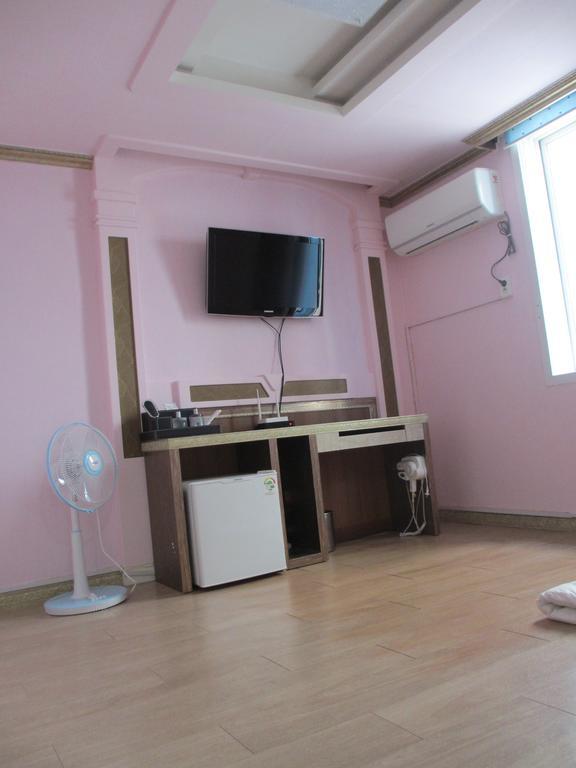 Moiri Guesthouse Йосу Экстерьер фото