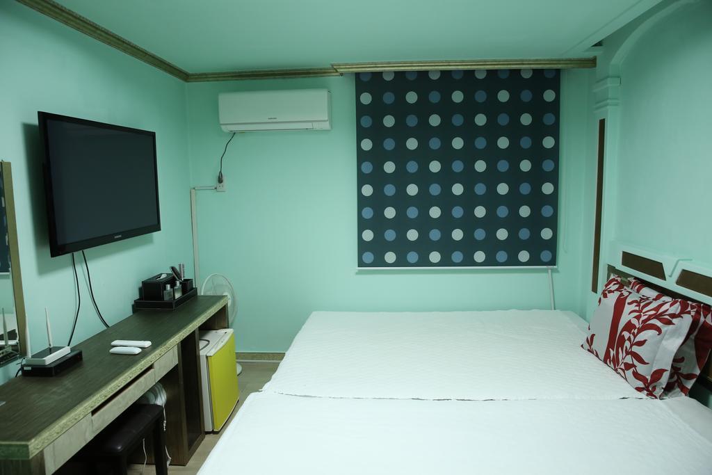 Moiri Guesthouse Йосу Экстерьер фото