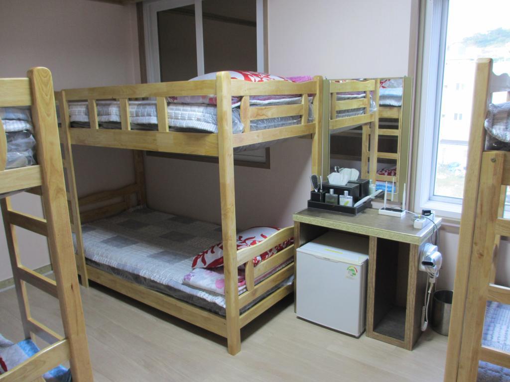 Moiri Guesthouse Йосу Экстерьер фото