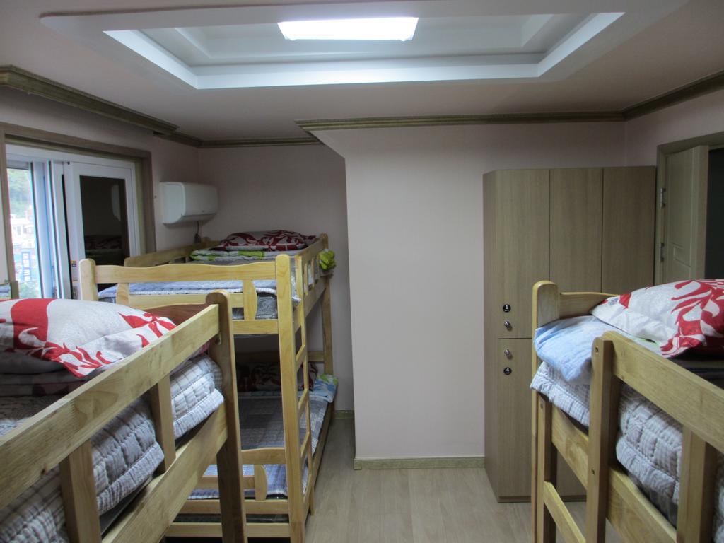 Moiri Guesthouse Йосу Экстерьер фото