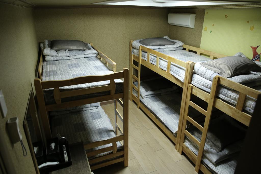 Moiri Guesthouse Йосу Экстерьер фото