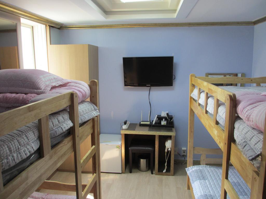 Moiri Guesthouse Йосу Экстерьер фото