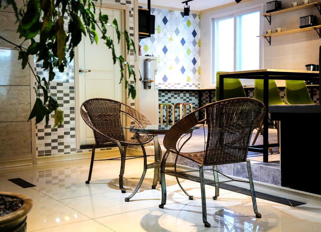 Moiri Guesthouse Йосу Экстерьер фото